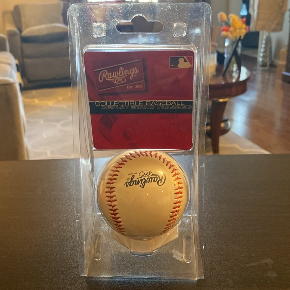 Oakland Athletics 2010 Collectible Baseball with plastic display container, NIB
